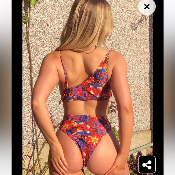 *NWT* PRETTY LITTLE THING Colorful Cut out Bikini - Picture 4 of 4